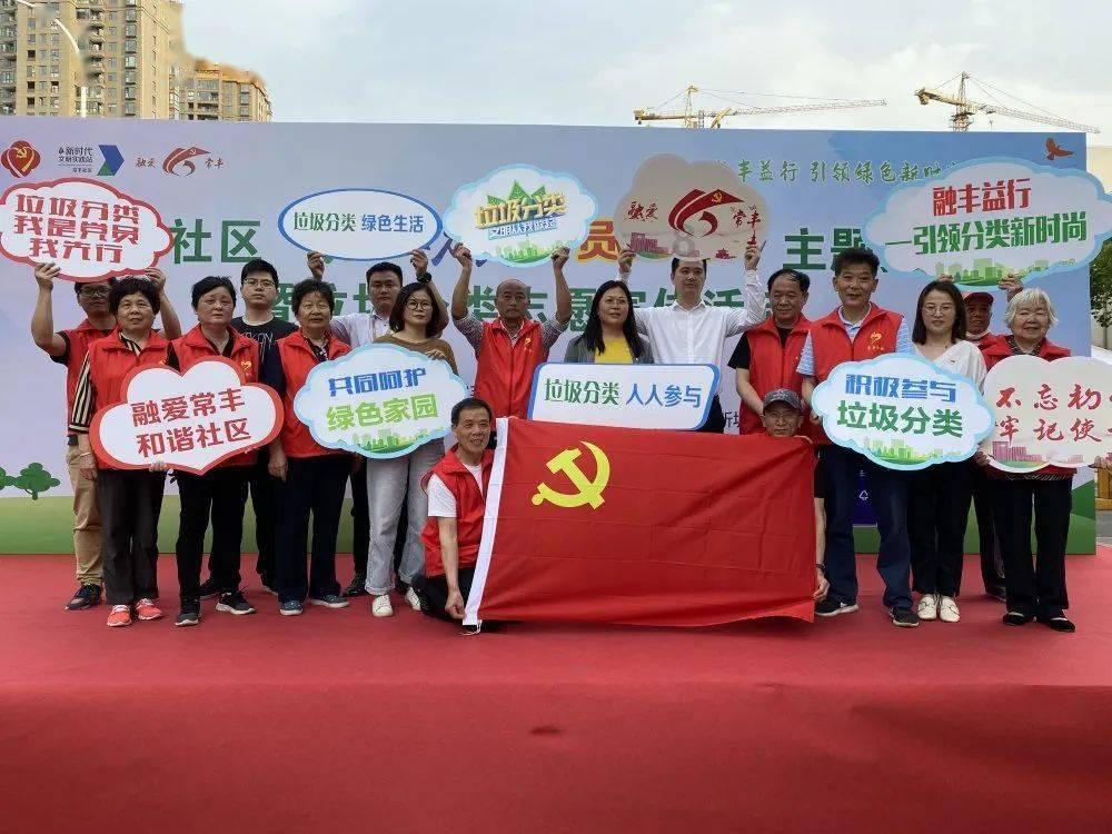 入职第一天，就走上人生巅峰？游戏画面